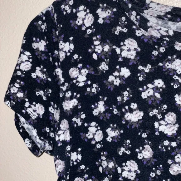 basic top💟 - Picture 3 of 3